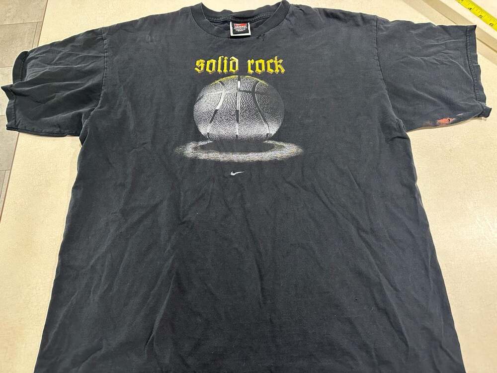 Vintage Nike Team 'Solid Rock' Basketball Graphic T-Shirt